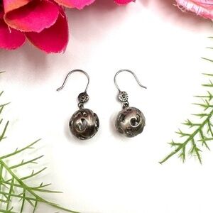 VINTAGE⚜️MONET Antiqued Silver Ornate Ball Earrings
